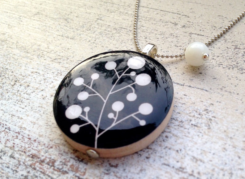 wood snowberries pendant blackwhite necklace