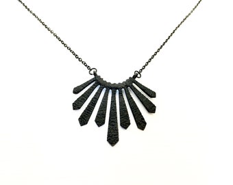 Art Deco sunburst hanger ketting mystiek zwart mat zwart