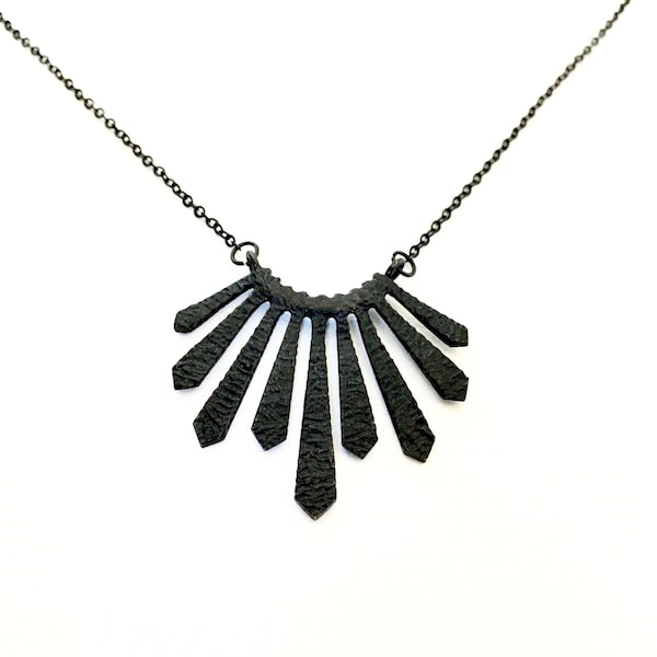 Art Deco Sunburst Anhänge Kette Halskette mystisch schwarz mattschwarz