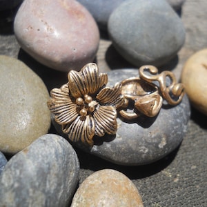 Bronze Flower Hook and Eye Clasp: Jewelry Closure (24 mm x 11 mm)