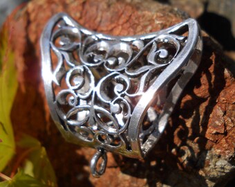 Fiole en argent sterling avec boucle fermée, BA19, dimension : 33 mm x 31 mm ou 1,30 po. x 1,22 po.