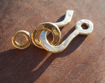 Vermeil Clasp, CL246V, Hammered Hook and Eye Clasp, Size: 25 mm x 8 mm or .98 inches x .31 inches