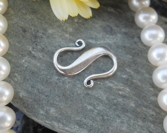 スターリングシルバーのSクラスプ：ミニマリストジュエリー留め具（13 mm x 6 mm）