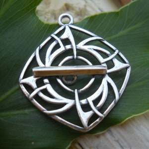 Fecho de alavanca de moinho de vento banhado a prata: joia de bronze branco (29 mm)