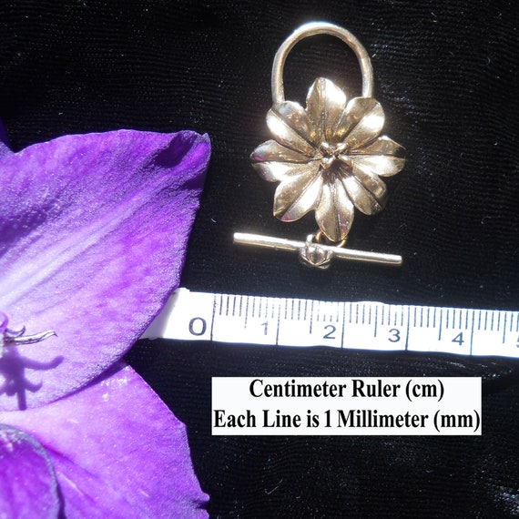 Large Bronze Flower Toggle With Bronze Toggle Bar TL157B Size