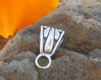Sterlingsilverfäste med sluten ögla (18 mm x 11 mm)