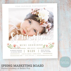 Può includere: Un pannello di marketing per un'azienda di fotografia che pubblicizza mini sessioni primaverili. Il pannello presenta una foto di un bambino piccolo con una corona di fiori, il testo "Springtime Mini Sessions" e i dettagli dell'offerta: $ 125 per una sessione di 20 minuti con 15 immagini digitali. Il pannello include anche il nome dell'azienda e le informazioni di contatto.