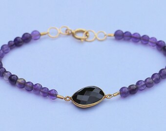 Gemstone bracelet with faceted onyx & round amethyst and gold plated closure