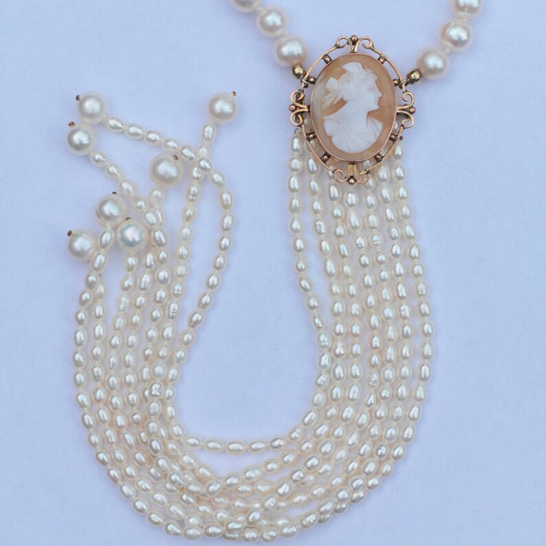 Hand-knotted pearl necklace with hand-carved antique shell cameo in gold edge, setting and 14 carat gold spring clasp image 3