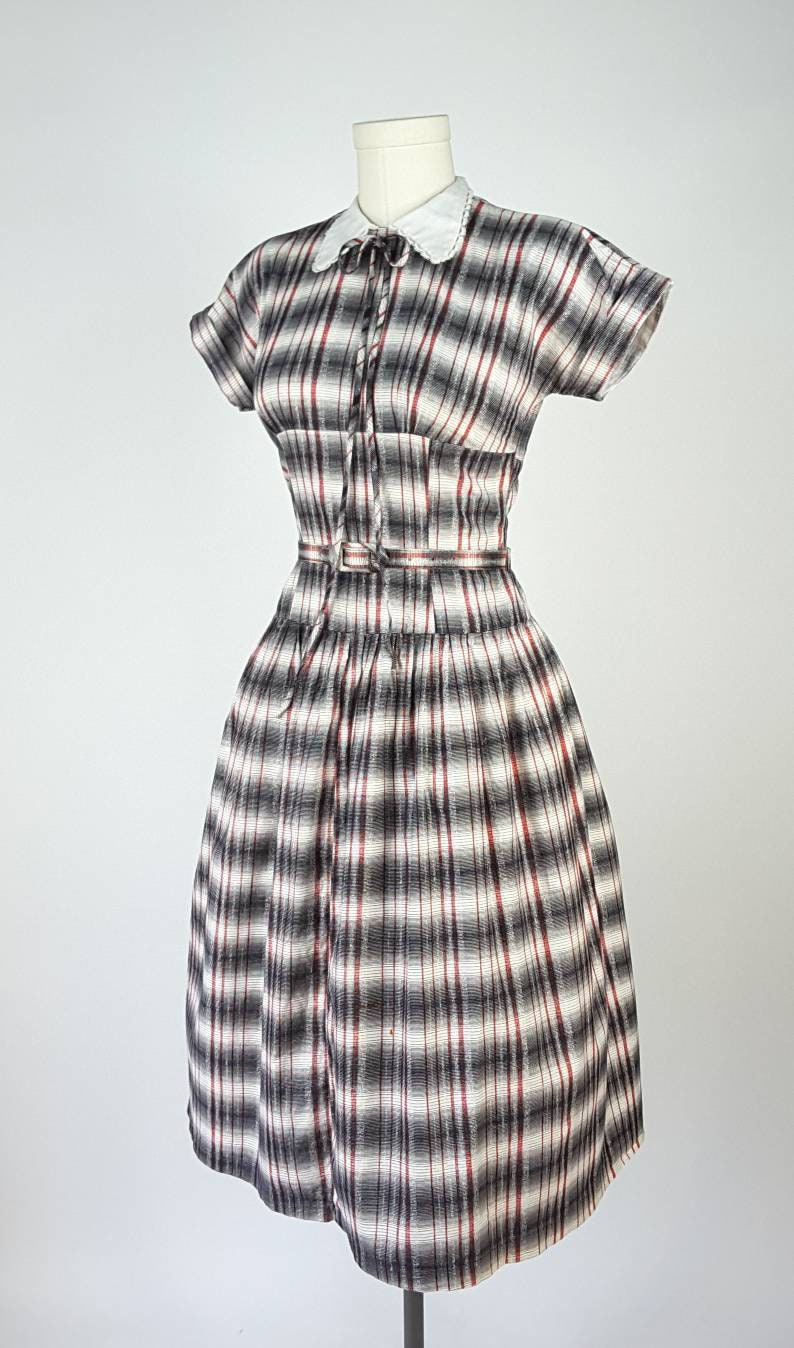 Vintage 1950s Dress S M White Red Black Plaid Fit & Flare Dress Fitted Shelf Bodice Wasp Waist Lace Trim Collar Tie Bow Cuffed Sleeves image 8