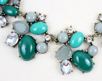 Collier Chaîne Plaqué Or Avec Plaque Et Cabochon Strass Vert - État Neuf (occasion)