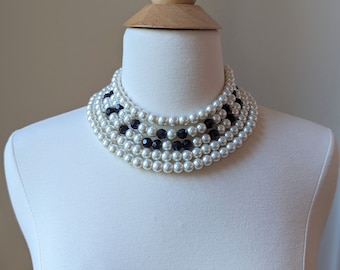 Gargantilla de perlas blancas y negras