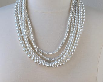 Collar de perlas en capas: joyería nupcial de cinco hilos