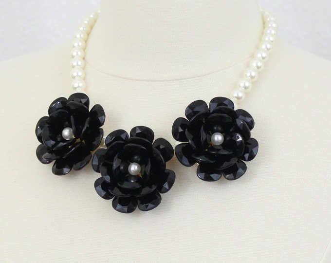 Black Necklace,Chunky Flower Statement Necklace, Bib Necklace, Floral Necklace, Beaded Rose Necklace, Black Flower Necklace, gift for her