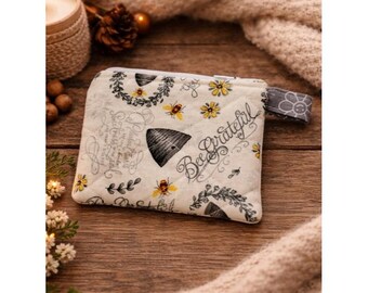 Cozy Bee Print Quilted Keychain Wallet