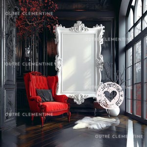 Puede incluir: Un sillón rojo de terciopelo con ribetes negros y un cojín negro se encuentra en una habitación oscura con un gran marco blanco adornado y un objeto redondo blanco con el texto "Made with Love" en él.