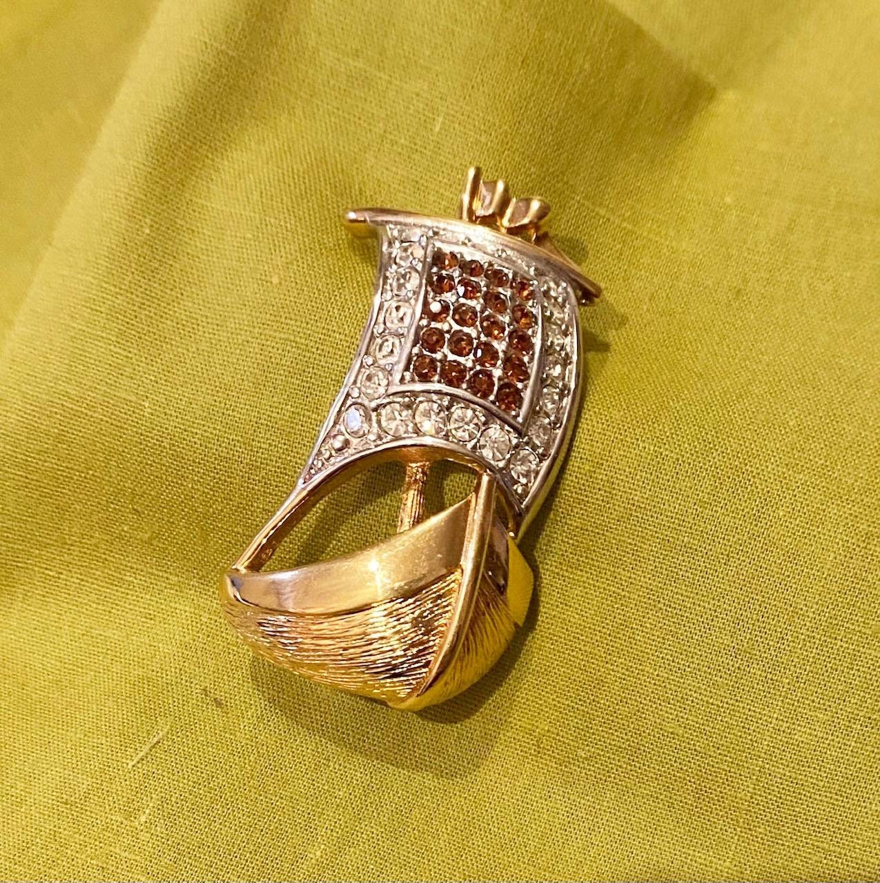 希少✨バーバリー ブローチ ゴールド ホースマーク 金 ピン ロゴ プローサム Burberry Brooch - Etsy