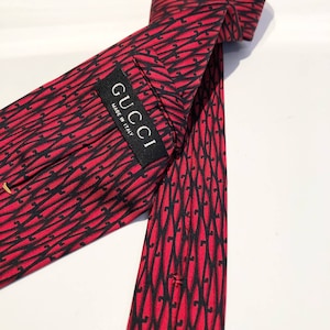 2000s Gucci Burgundy Silk Tie