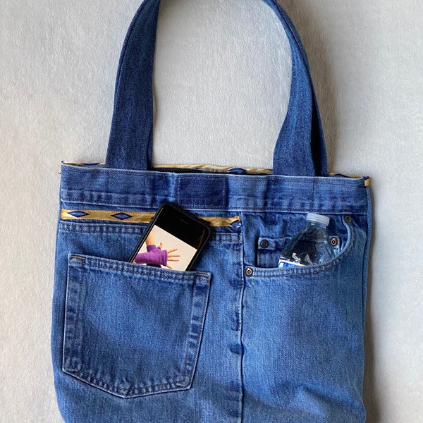 Personnalisé: Sac fourre-tout Blue Jean - Souvenir Upcyclé à partir de Blue Jeans & Silk Tie