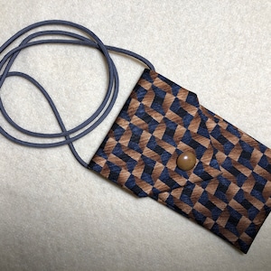 Kleine Umhängetasche - Upcycled aus 100% Seide Herren Krawatte - Metallic Gold, Navy, Schwarz