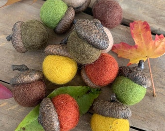 Set of 12 Felted Acorns with natural acorn cap. Fall Autumn Wedding Thanksgiving décor. Brown, Latte, Moss, Mustard, Russet and Tortoise