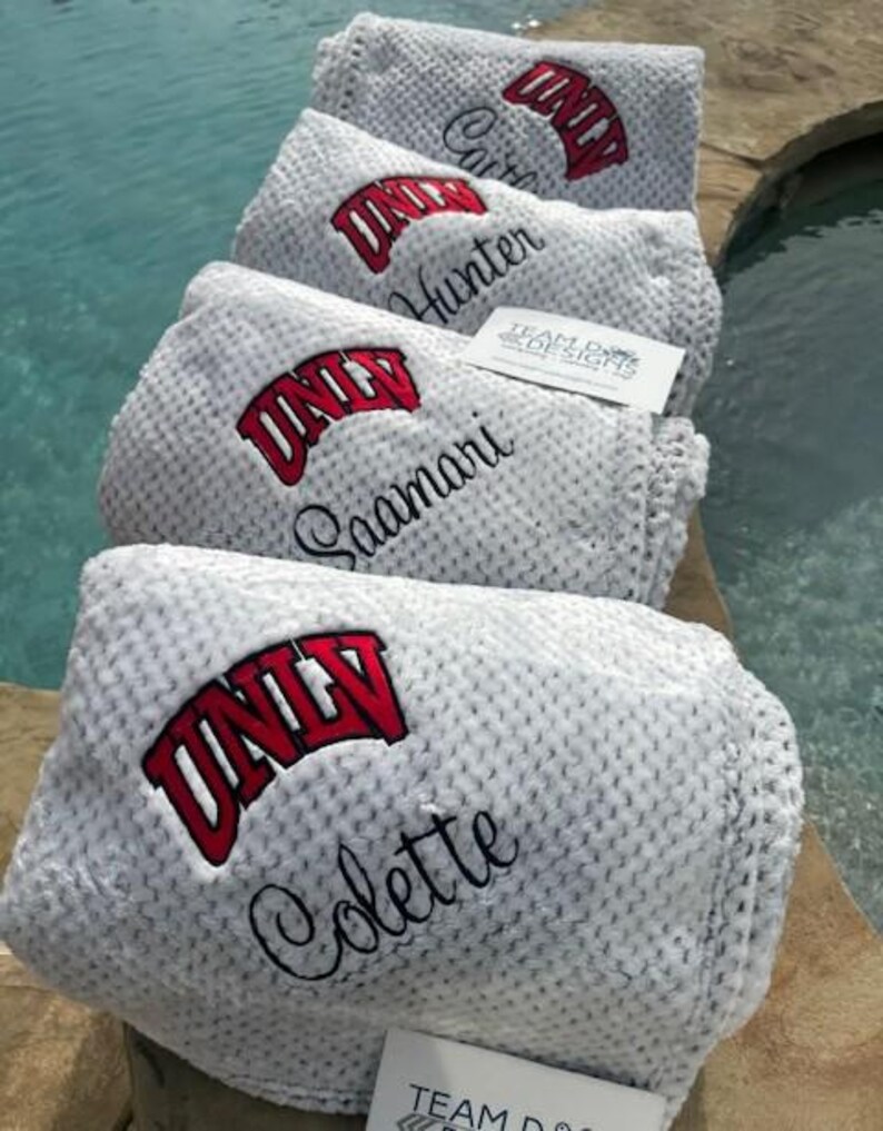 Personalized Plush College Blanket: Embroidered Logo & Name, Grad Gift 画像 2