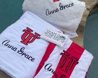 Benutzerdefinierte College-Strandhandtücher / Absolventengeschenk / personalisiertes Handtuch / individuelles Handtuch für Absolventen / individuelles Universitäts- oder College-Handtuch