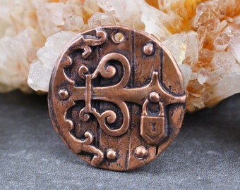 Pendentif de porte de fée fabriqué à la main en cuivre massif, pendentif serrure en cuivre, pendentif de porte lutin, pendentif en cuivre pur, 25 mm, rC98