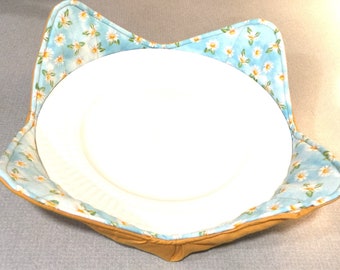 Light Blue and white Daisy Dinner Plate Cozy / Supper Cozy / Kitchen Plate Hot Pads /  Reversible Plate Cozy