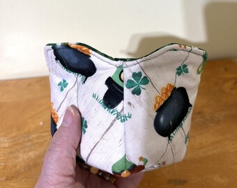St. Patrick's Day Pint Cozy / Irish Ice Cream Pint Cozy / Single Mac and cheese Holder / Single soup Hot pad / Housewarming gift