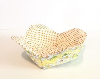 Yellow and White Daisy Bowl Cozy / Hot Pad Bowl Holder / Kitchen Bowl Hot Pads / Housewarming Gifts / College Dorm Kitchen Gifts