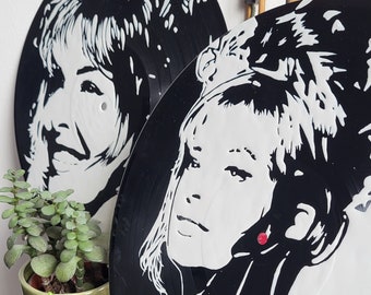 Vinyle recyclé adaptable en horloge façon portrait pop art noir et blanc d'après des photos Mylène Farmer