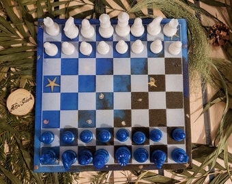 Jeu d’échecs 64 cases mer, coquillages et sable avec pions, 2 set de 16 pions (+pions de dames en cadeau) en résine