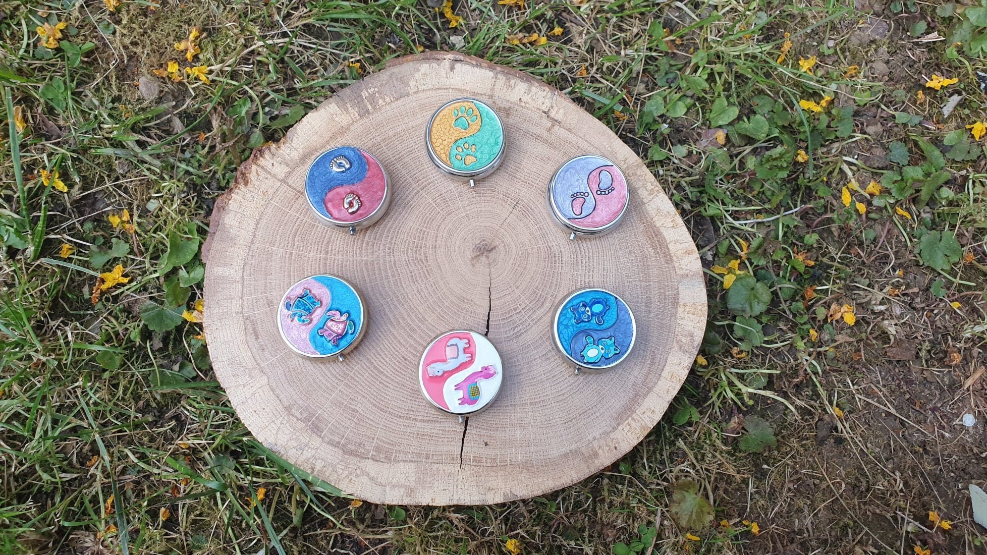 Plusieurs Modèles Petite Boite en Métal Pilulier de Poche à Compartiments Petite A Bonbon ou Bijoux