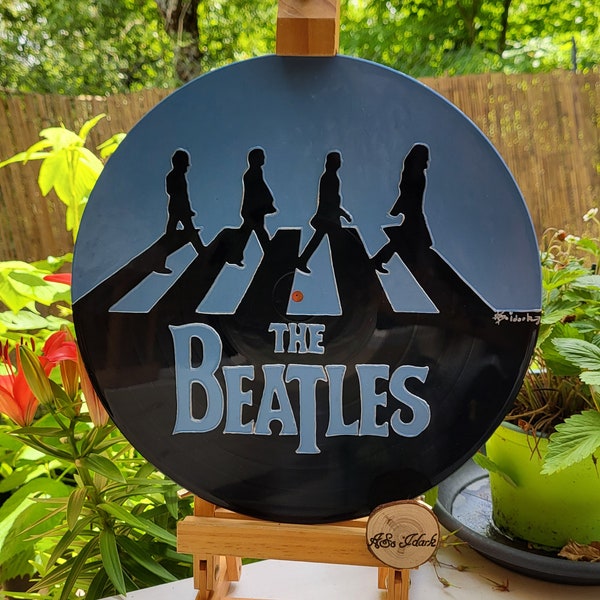 Recycled vinyl record adaptable into a clock different pop art portraits - AC DC - The Beatles - Nirvana - hand painted unique decoration