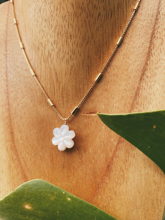 Flower power necklace