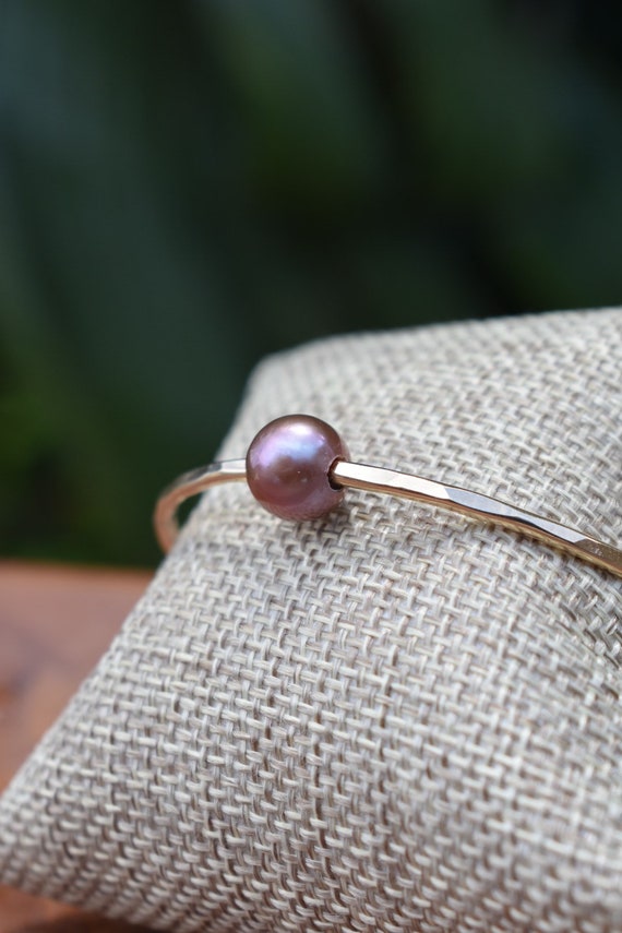 Pink Edison pearl bangle