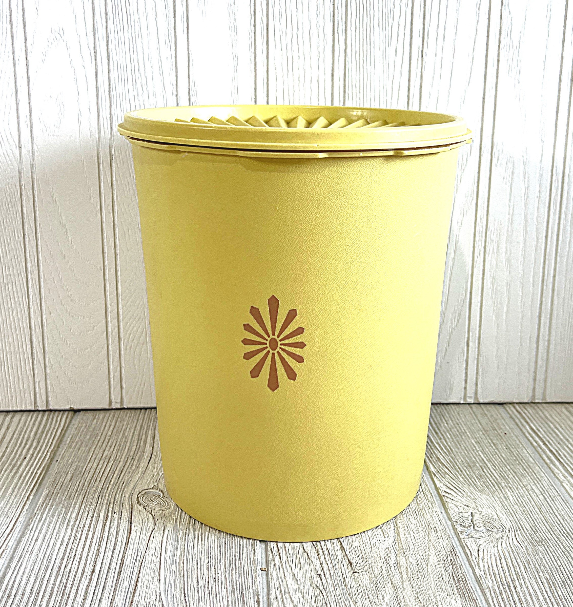 Tupperware Nesting Canisters, Lime Green Daffodil, Servalier Seal, 805,  806, 807, 808, 809, 810, 811, 812 in 2023