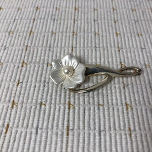Vintage silver flower pin!