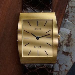 Piaget Vintage Cushion Ref. 9741 18k Yellow Gold Manual Wind 29 mm 1970s