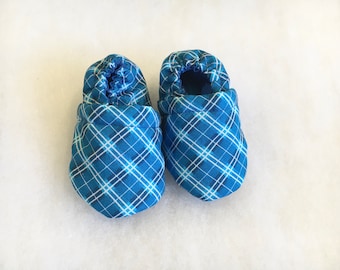 check print baby shoes