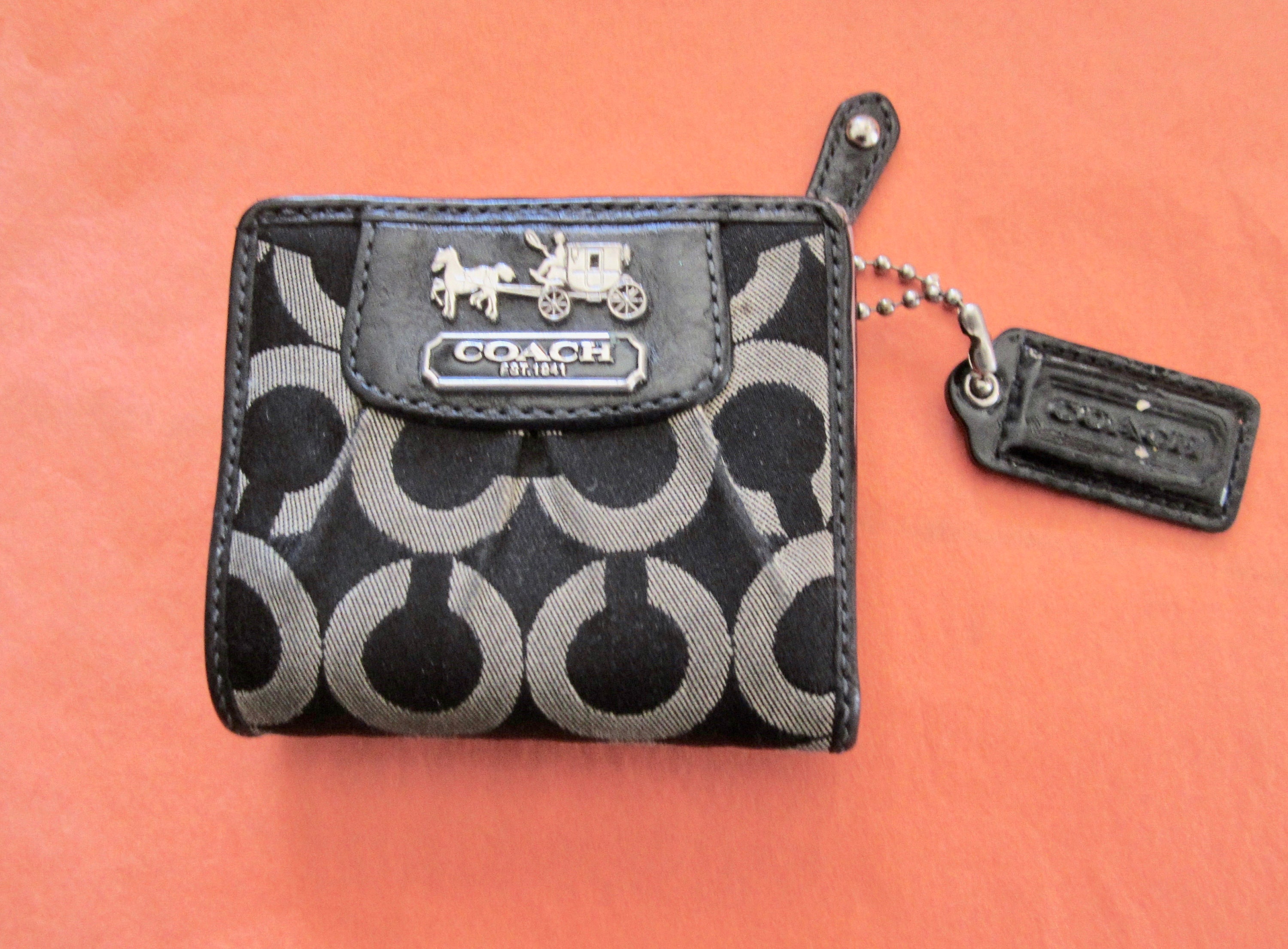 COACH 5 Ring Leather Key Case Holder - #F73992 - Black : : Bags,  Wallets and Luggage