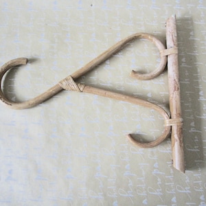 Vintage Rattan Rack MCM Rattan Wall Hooks Hanger Wicker Wall Rack Living Room Bamboo Wall Rack Bentwood Solid Rattan Wall Clothes Hangers