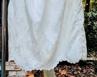 White Half Slip scalloped edges size medium