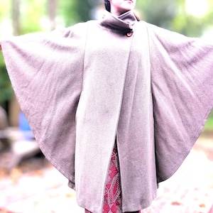 Pretty Poncho  womens vintage BatWing wool cape