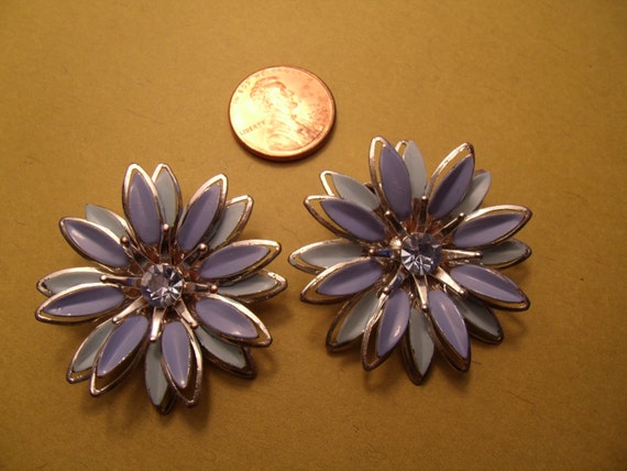 Flower Earrings Vintage Enamel Clip On - image 4