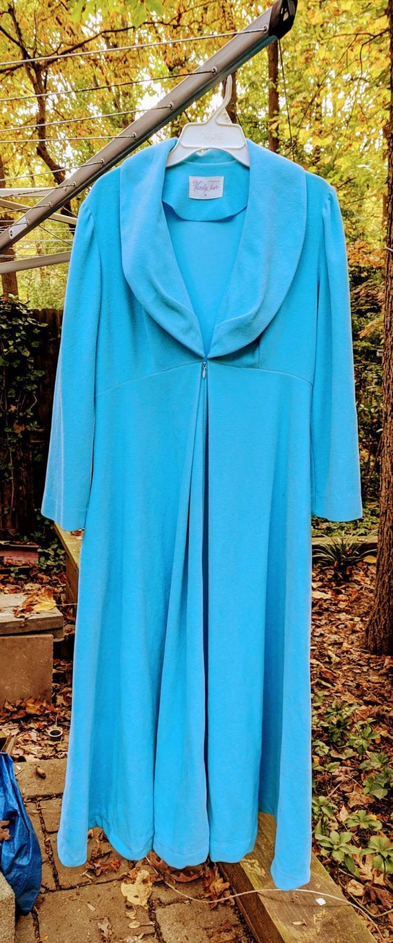 Women's Vintage Velour Robe size 18