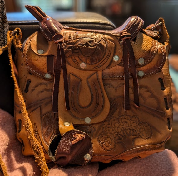 Saddle shaped purse hotsell
