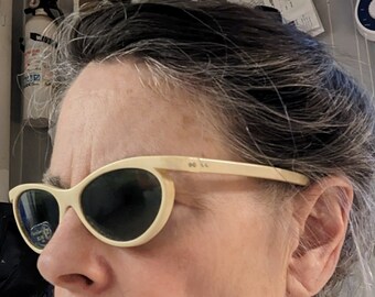 Foster Grant vintage Sunglasses with original Tags