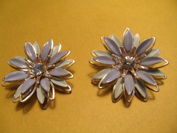 Flower Earrings Vintage Enamel Clip On - image 5